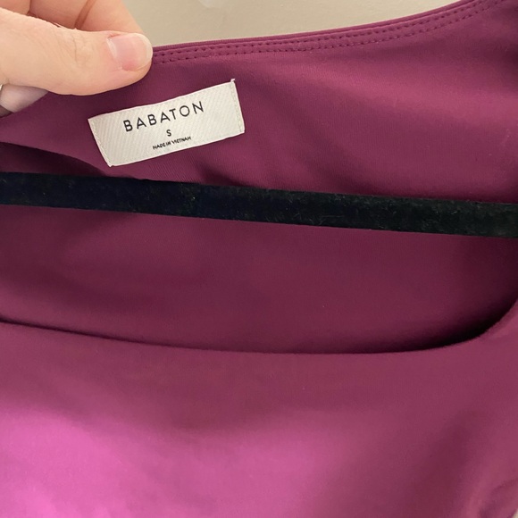 Aritzia Babaton Squareneck Longsleeve contour top Berry Small Crop Waist - Picture 3 of 3